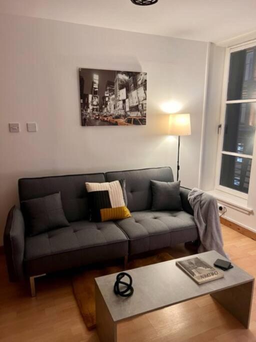 Trendy One Bedroom Apartment Глазго Экстерьер фото