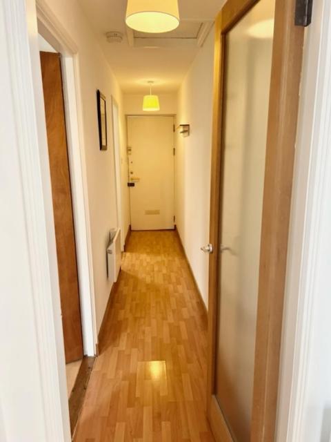 Trendy One Bedroom Apartment Глазго Экстерьер фото